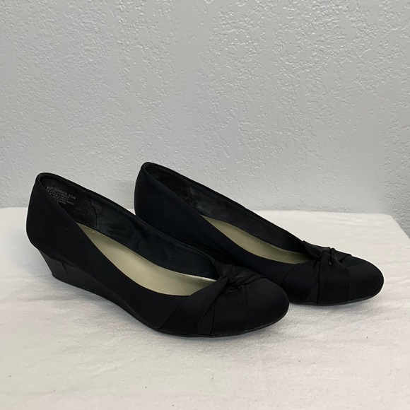 Bandolino Shoes - Bandolino Wedges, Size 9.5, black, EUC, dressy or casual.